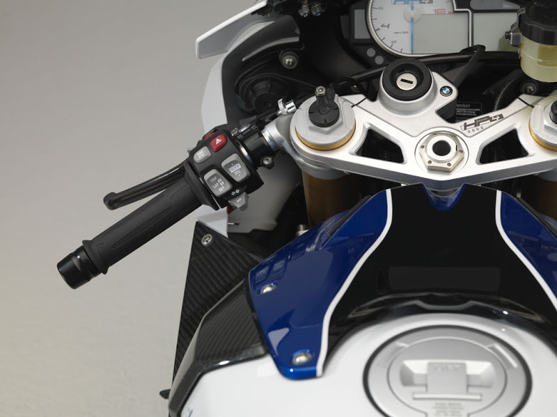 072712-2013-bmw-hp4-07.jpg