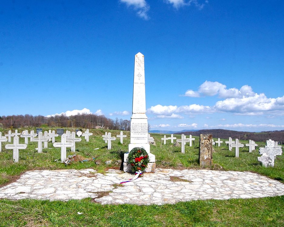 1200px-Memorial_Cemetery_%28Javor%29_03.