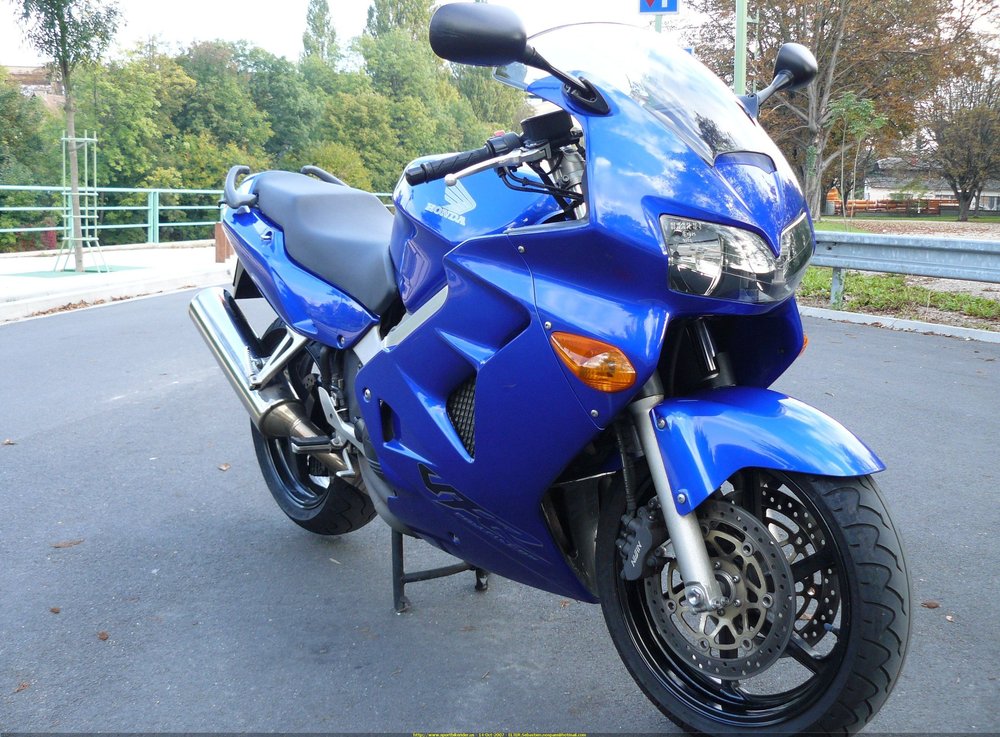 2000-Honda-VFR800-219032.jpg