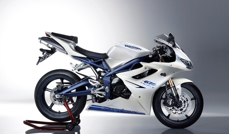 2009-triumph-daytona-4_800x0w.jpg