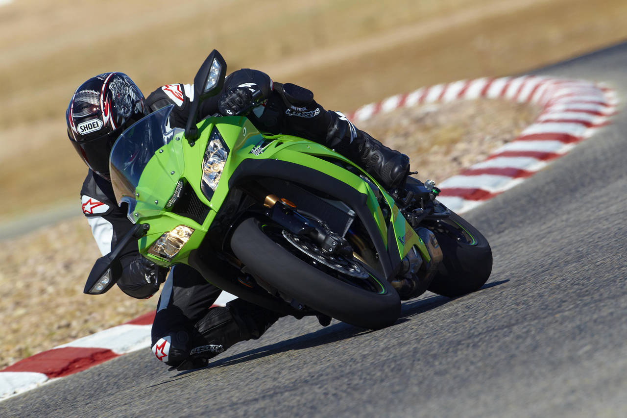 2011-kawasaki-ninja-zx-10r-13.jpg