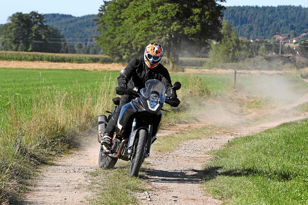 2013-KTM-1190-Adventure-R-Motorrad-test-02.jpg