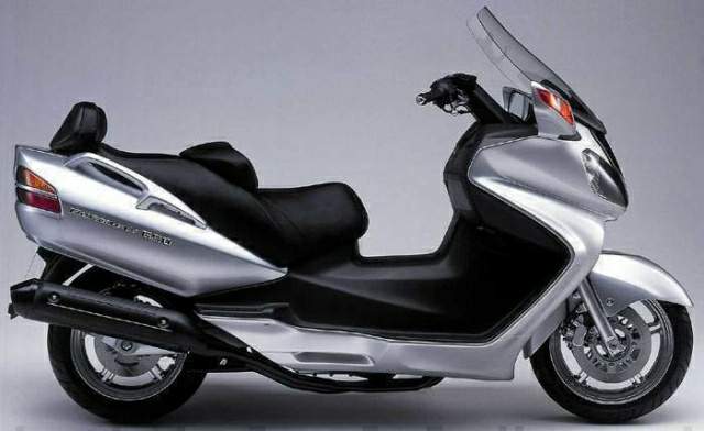 suzuki%20burgman%20650%2002.jpg