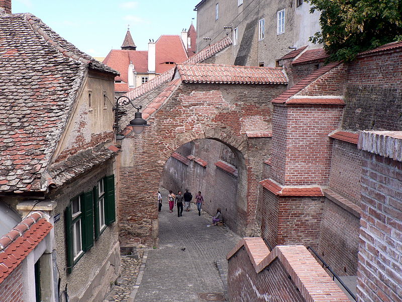 800px-Sibiu%2C_street_and_walls.jpg