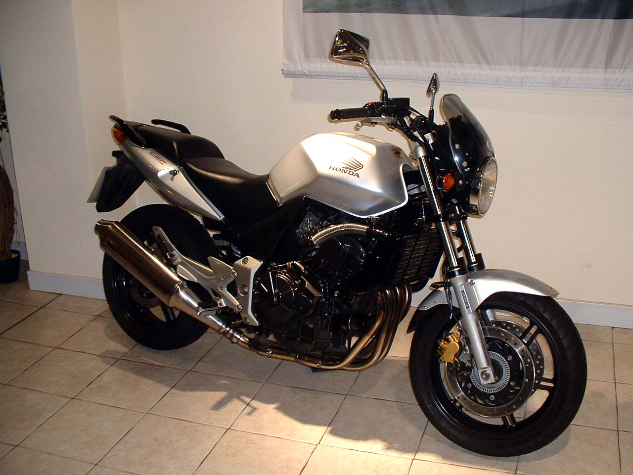 CBF600.jpg