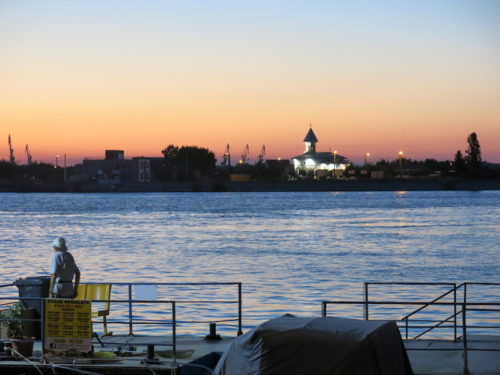 Ostrvo u Dunavu, naspram rive, do njega se stiže isključivo čamcem (REW 2016)