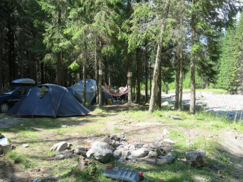 Proplanak u šumici pored reke. Zar nije idealno mesto za kampovanje? (REW 2016)