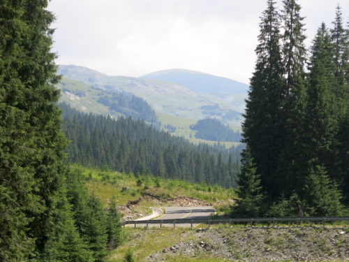 Južni krak Transalpine zove i mami da ga ne preskočimo. S. mi ispunjava želju (REW 2016)