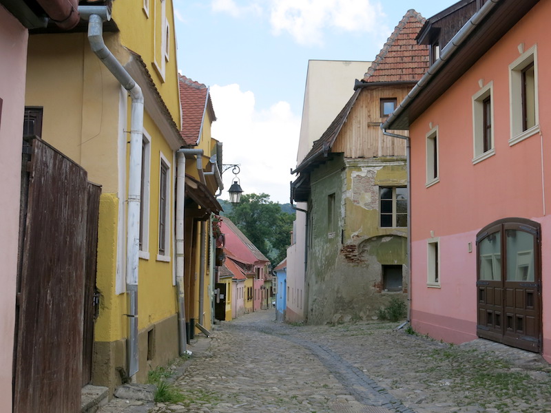 Uske ulice i koloritne kućice. Deo starog grada čeka sređivanje (REW 2016)