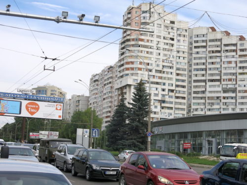 Ogromni stambeni blokovi, bulevar Dačia (REW 2016)