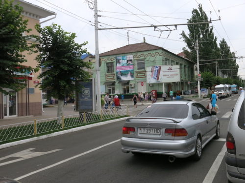 Automobili su uglavnom "treća ruka" iz Evrope...