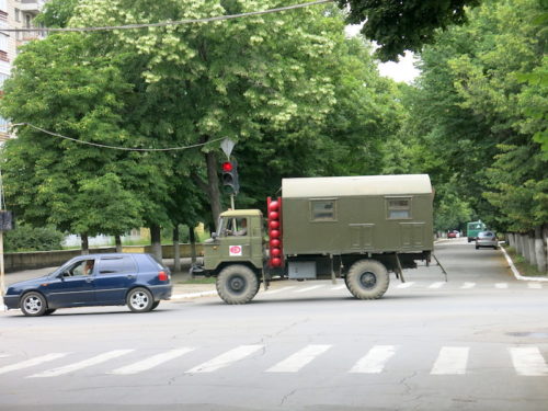 Komunalne službe koriste stare vojne kamione (Bender, REW 2016)