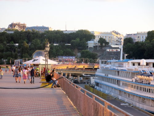 Pogled na centralni deo grada iz luke (REW 2016)