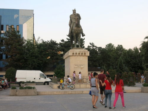 Spomenik Stefanu Velikom na centralnom trgu. Sećate se, bio je u Jašiju i Beljciju i Kišinjevu (REW 2016)