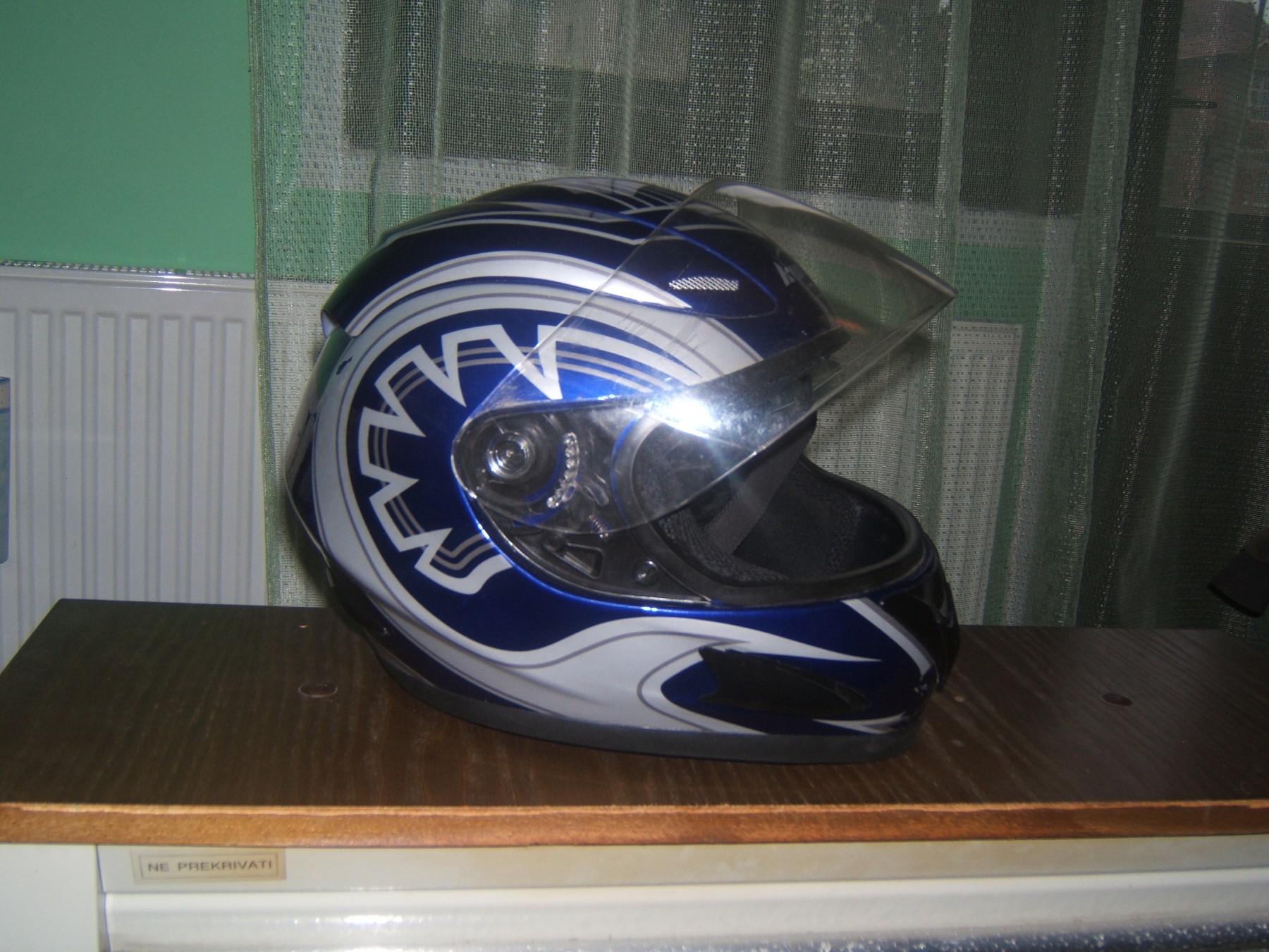 KW-helmets-kaciga-sa-spojlerom-Extra_slika_O_693602.jpg