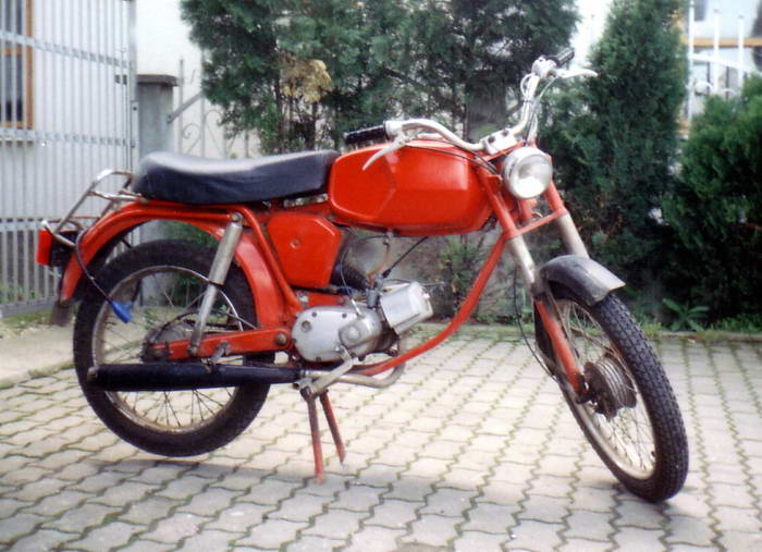 XAucc_moped1resize.jpg