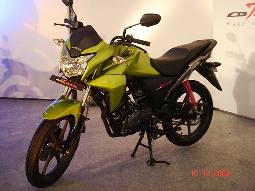 aHQlb_77b93hondacbtwister1.jpg