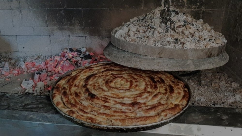 buregdzinica-visak-burek-pozadina-pocetn