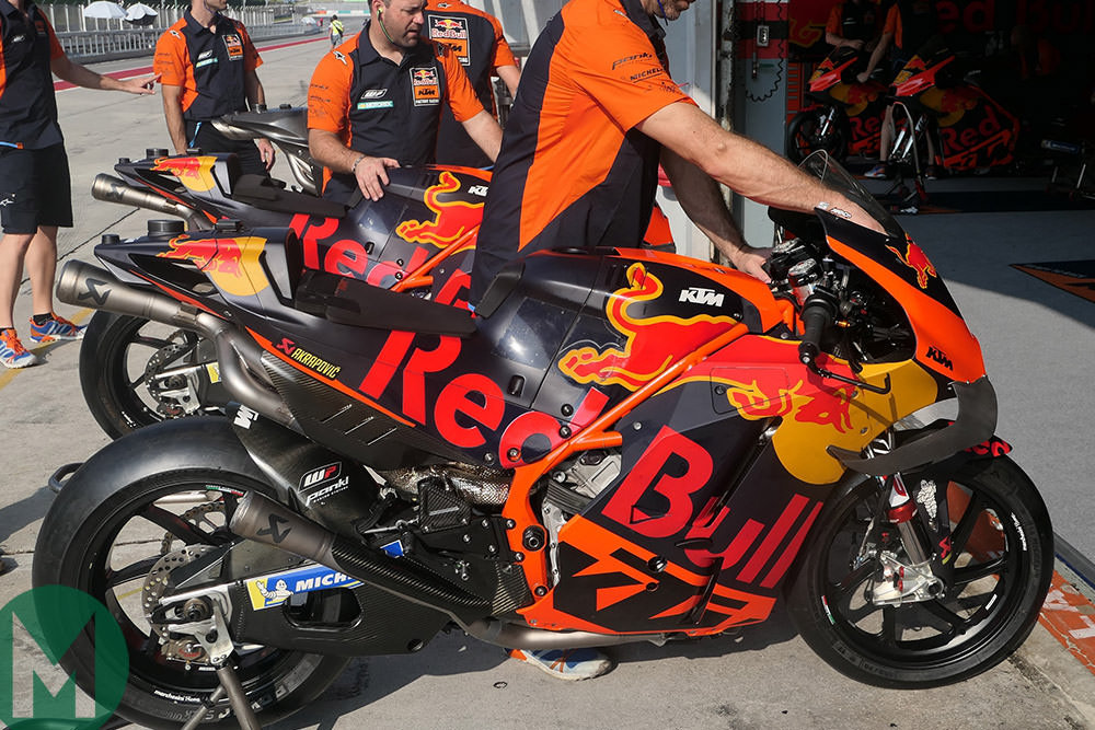 ktm2019lemans-motogp-carbon-swingarm.jpg