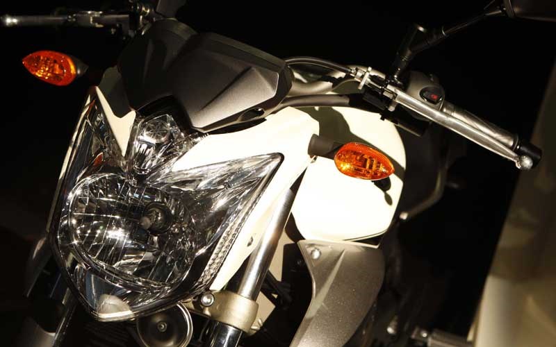 yamaha-xj6-headlight.jpg