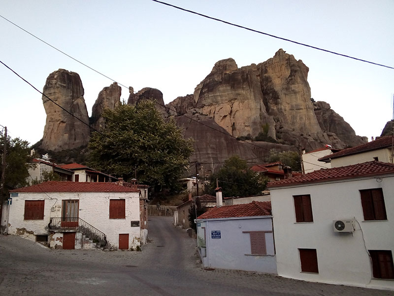 199-Meteora.jpg.6550f88d4c4faf43761c52a16c43736c.jpg