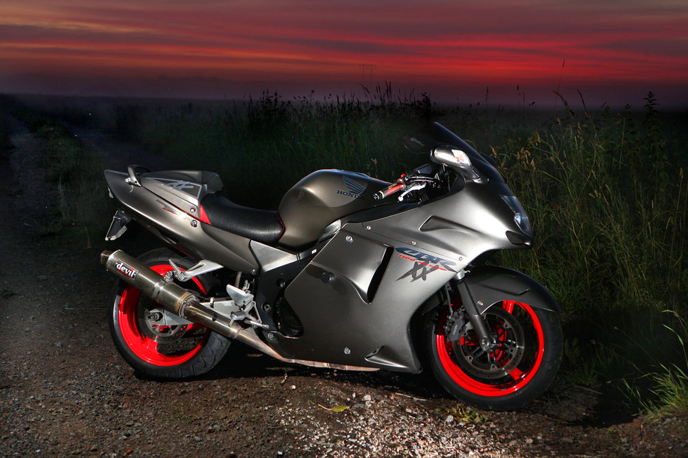 Honda_CBR1100XX_during_sunrise.jpg