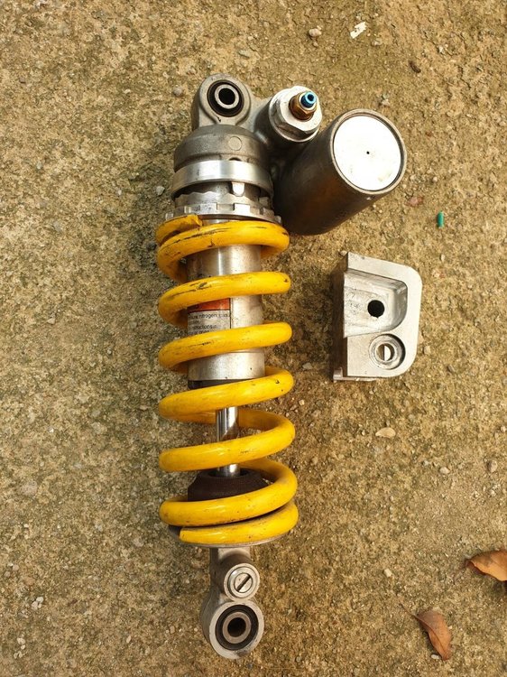 newly_service_r1_08_rear_shock_with_adoptor_to_fit_fz1_1546228841_fe809b47_progressive.jpg