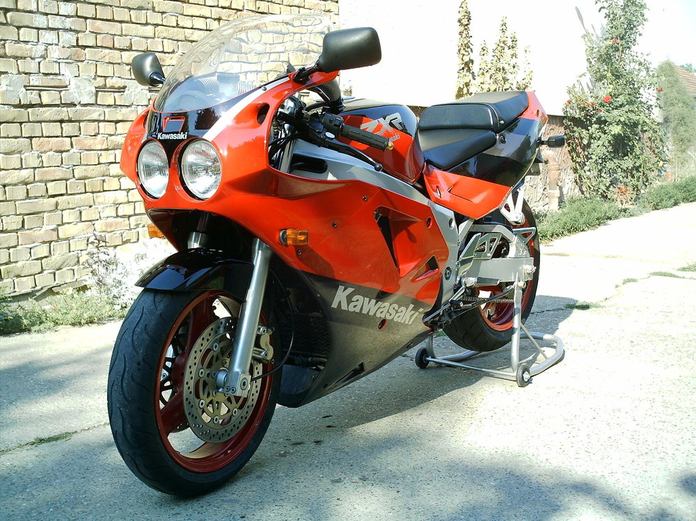 ZXR 00.JPG