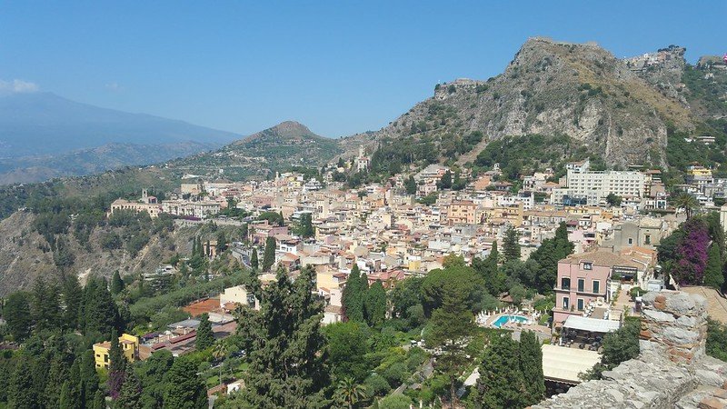 taormina.jpg.65c7a80f419c425ef346213c62ff315c.jpg