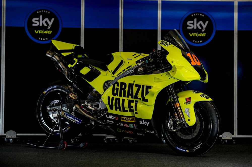 vr46.thumb.jpg.c990cf973c2b91779410558e75821912.jpg