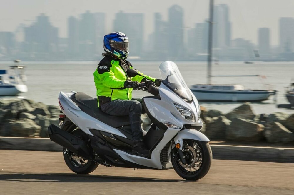 2018-Suzuki-Burgman-400-Review-Scooter-16-1068x712.jpg