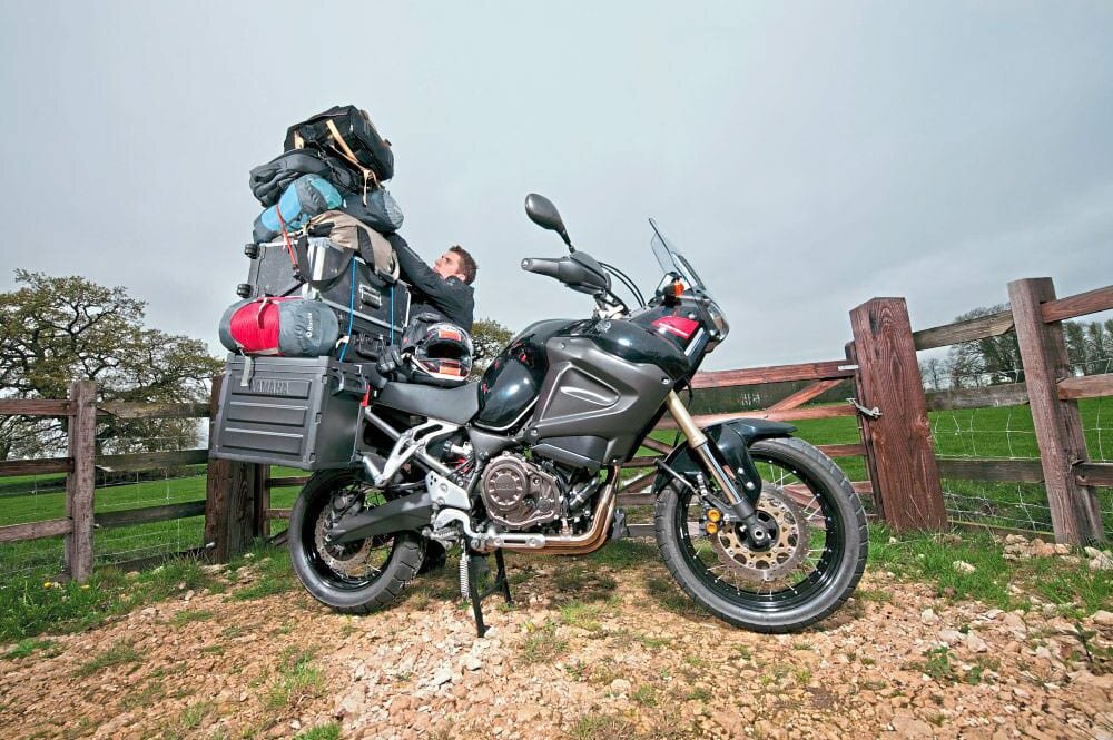 Motorcycle_with_too_much_Luggage.jpg.9e2459879a2e1d8f5c9ce407724c4f2e.jpg