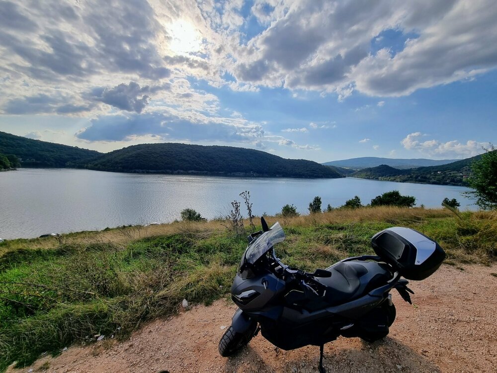Bovansko jezero pred selo Bovan