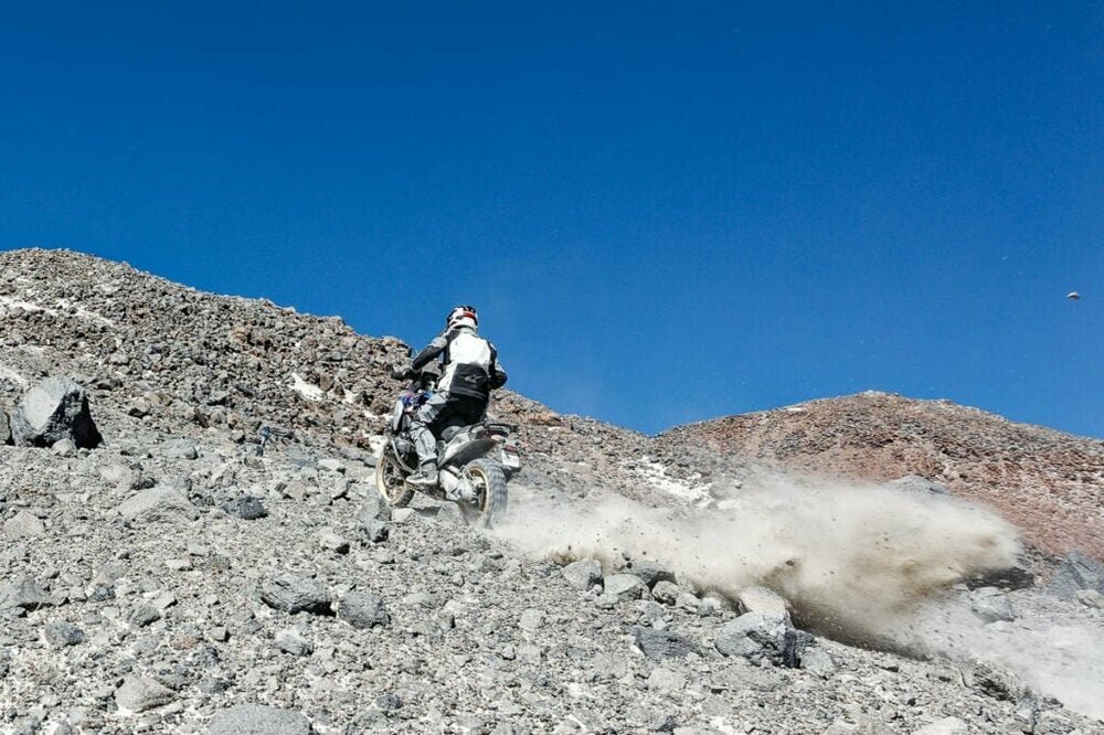 BMW-R1300GS-climbs-highest-volcano-in-the-world-4-1024x683.thumb.jpg.3714ed1db9d2d9fc1b65d87fb83e165e.jpg