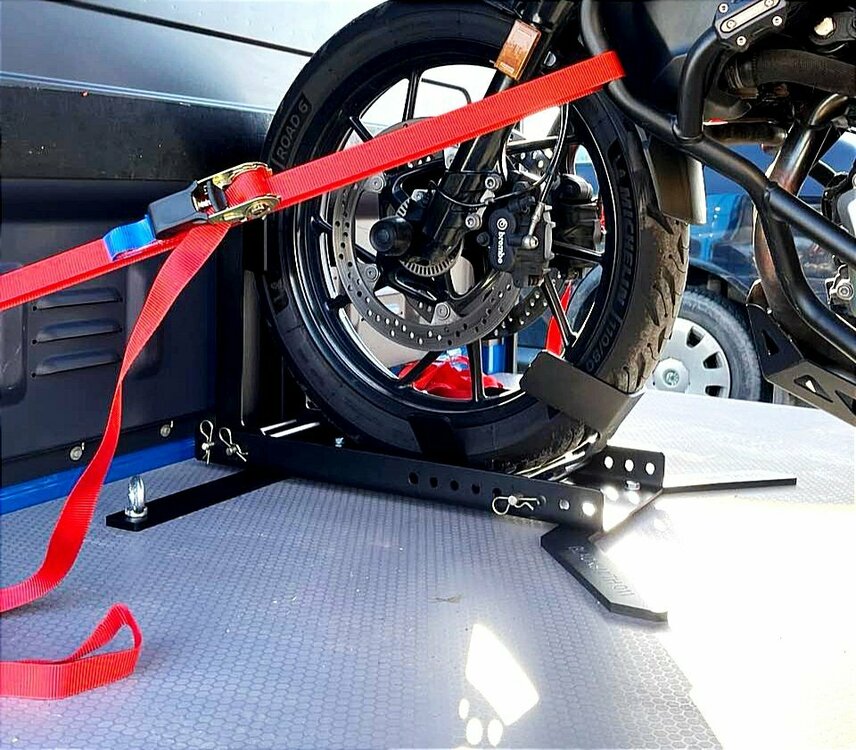 Štender nosač stalak za motocikle.jpg