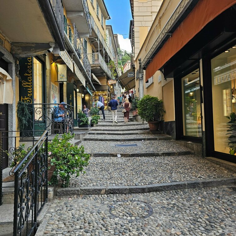 belagio3.thumb.jpg.e8230e9dba8f515bc5c44ecfc103d0a0.jpg