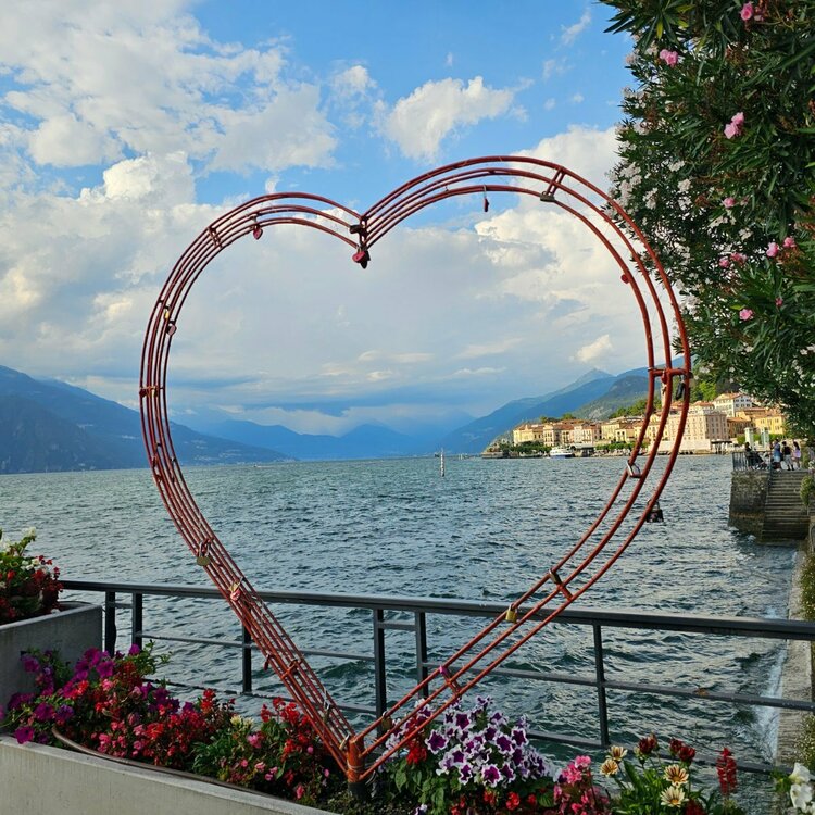 bellagio.thumb.jpg.dec0327ae076335ab8d8da3a7de5373b.jpg