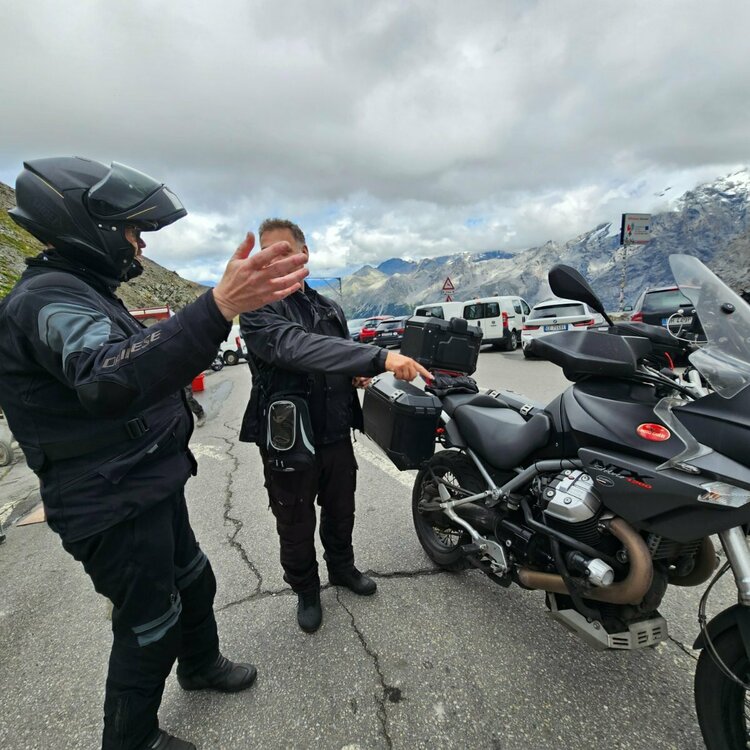 motoguzzistelvio.thumb.jpg.ef555e8983a40da1b59755ad15663a4e.jpg