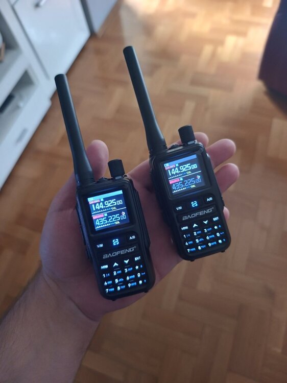 Baofeng-uv5r--mini.jpg