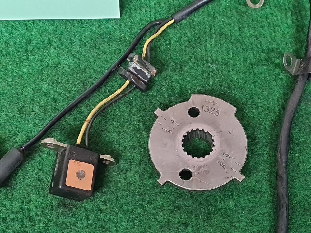 Kawasaki ZX 900 R Pickup Coil W Rotor 59026 1142.jpg